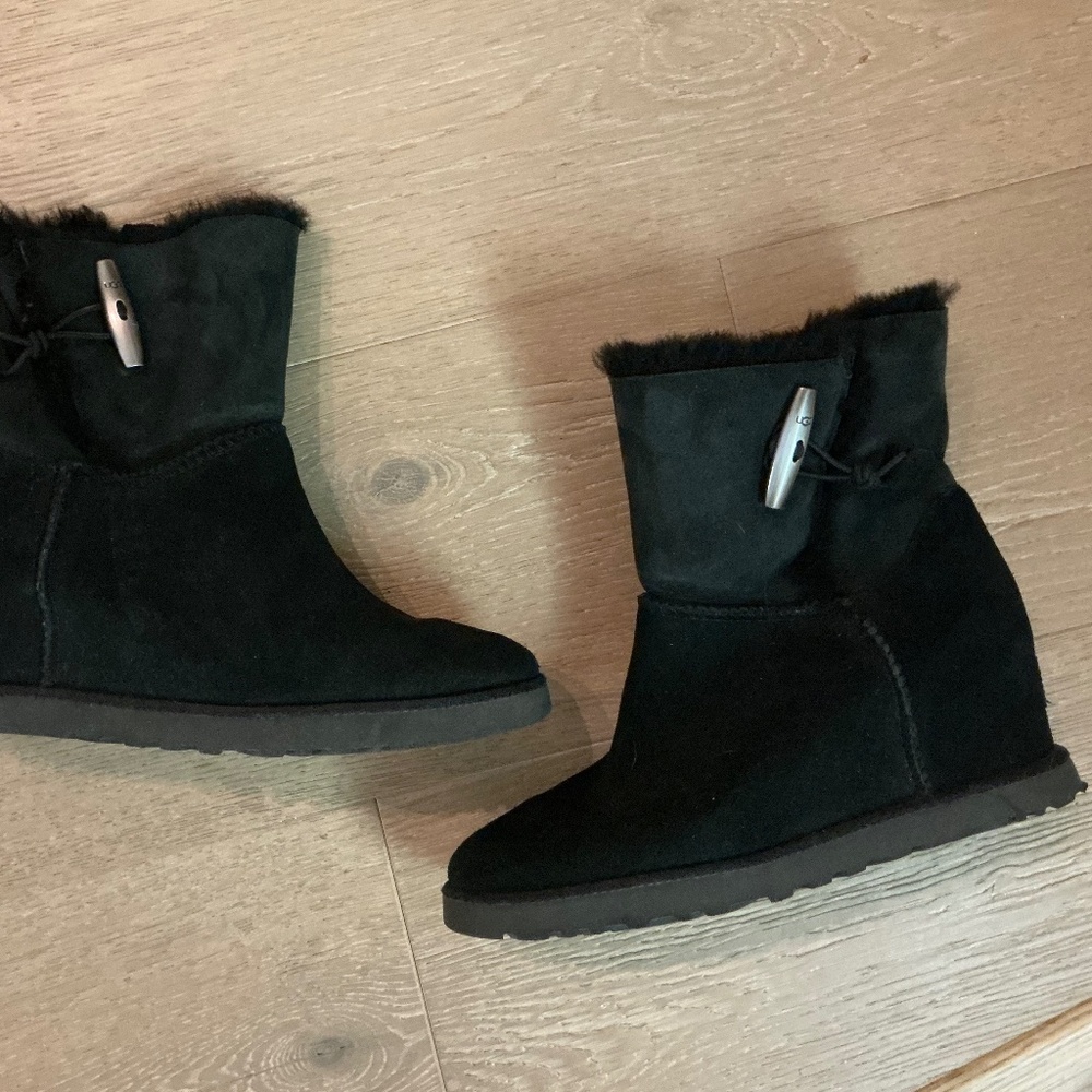 Ugg Classic Femme Black Wedge Boots with Toggle Button Boots size 7